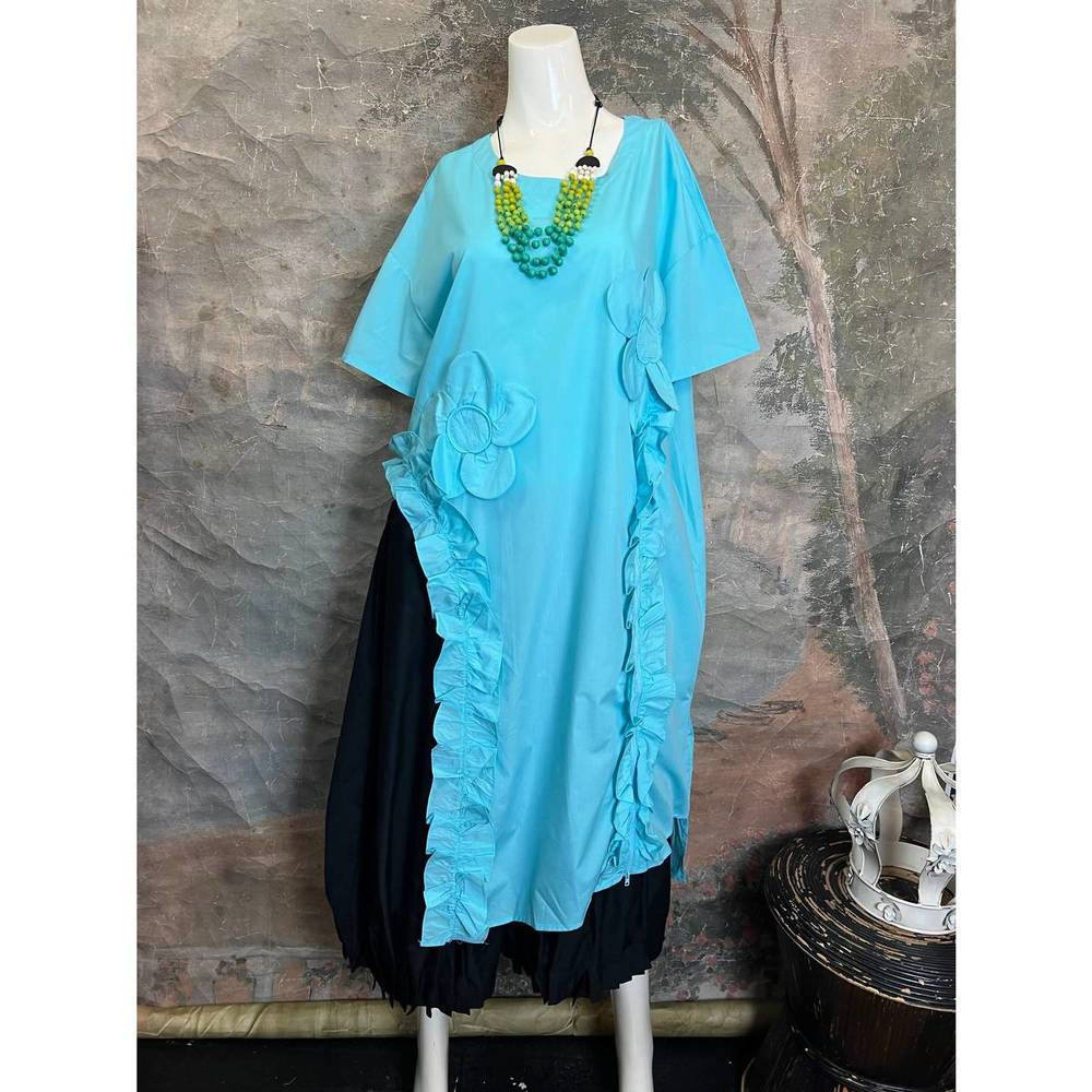 NEW VANITE COUTURE women's floral applica tunic with slit in sky blue